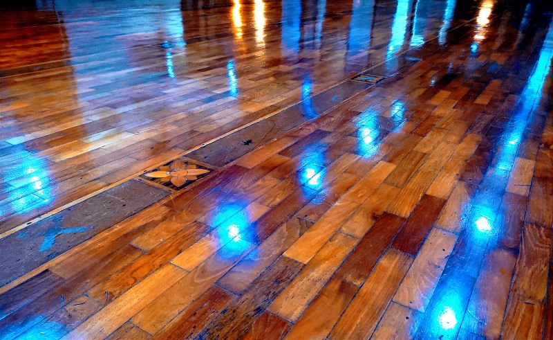 Choosing The Right Wood Flooring For Commercial Environments